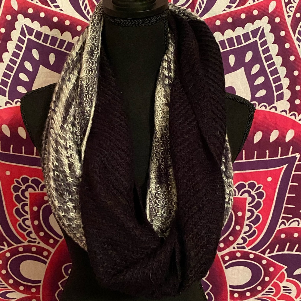 Collection Eighteen Infinity Scarf - Picture 2 of 10
